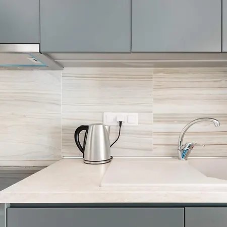 Nat's Place An Exquisite Next To Metro *