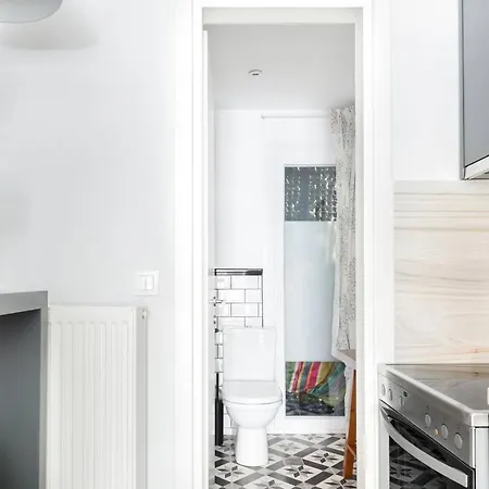 Nat's Place An Exquisite Next To Metro Daire