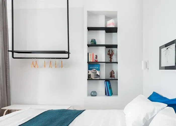 Nat's Place An Exquisite Next To Metro *