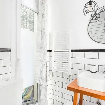 شقة Nat's Place An Exquisite Next To Metro سالونيك